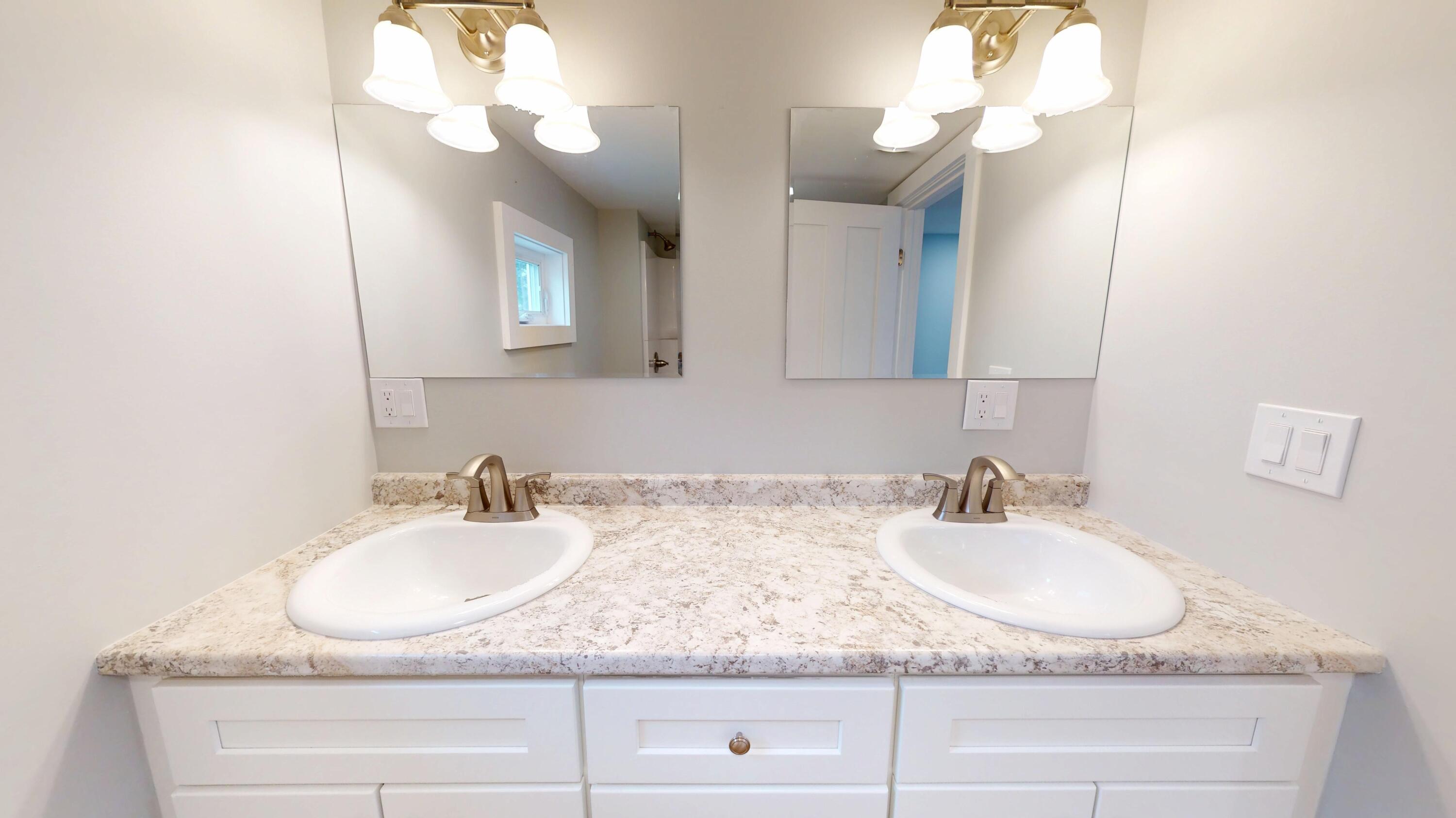 38 River Road, Howland, ME, 04448