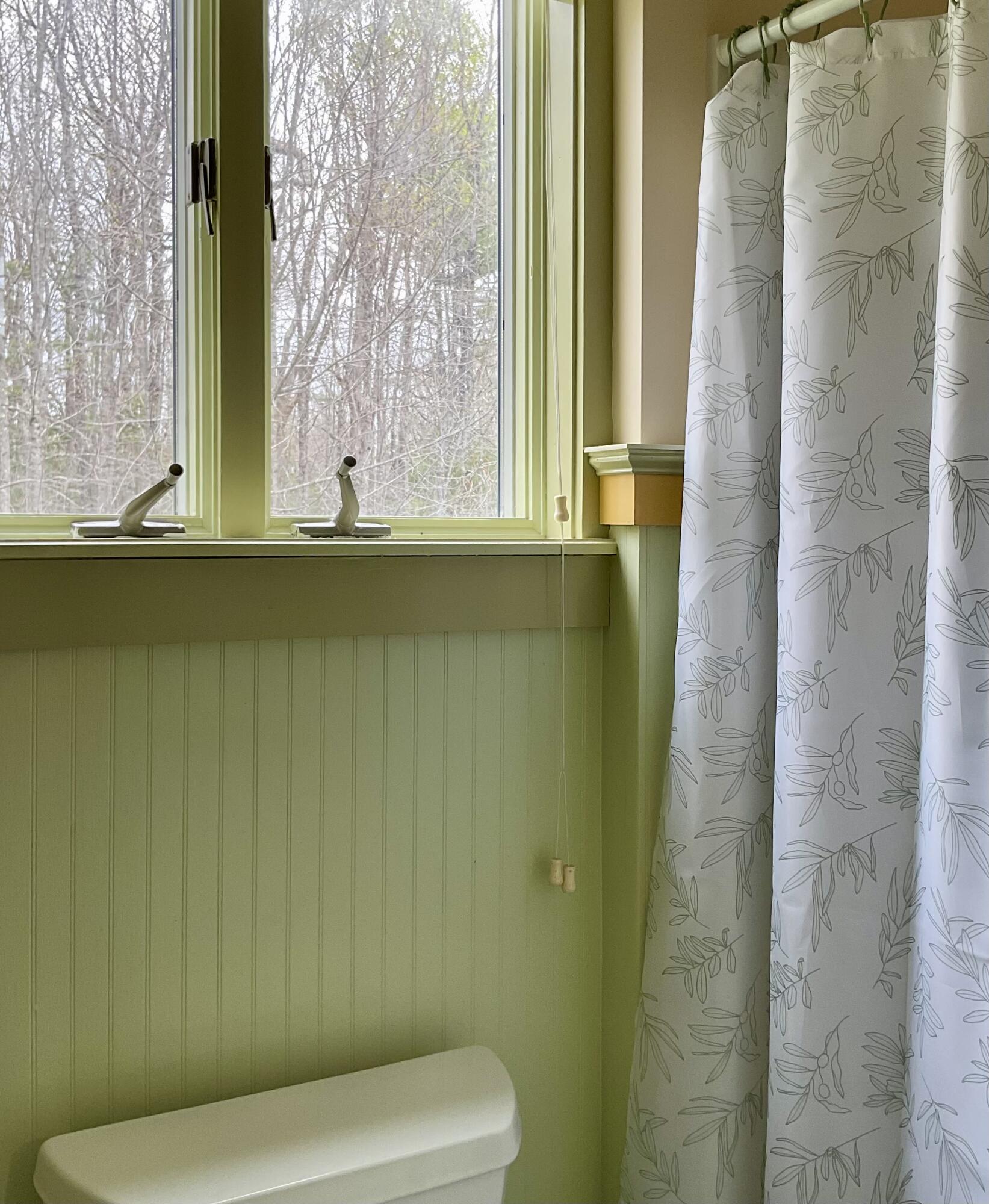 1ST FLOOR BATH