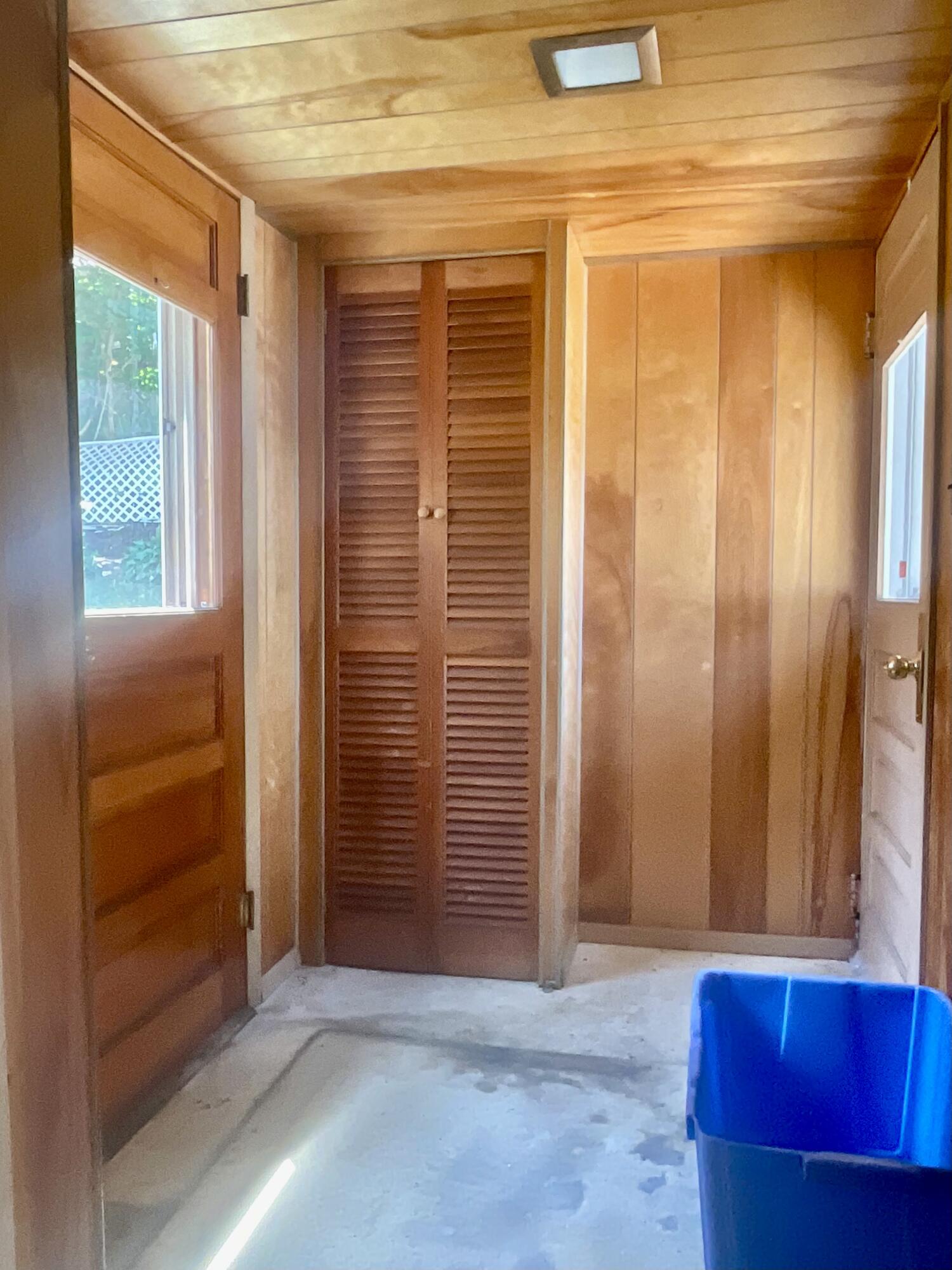 MUDROOM OF DRIVEWAY, DOOR TO BACK DECK, ENTRY TO KITCHEN