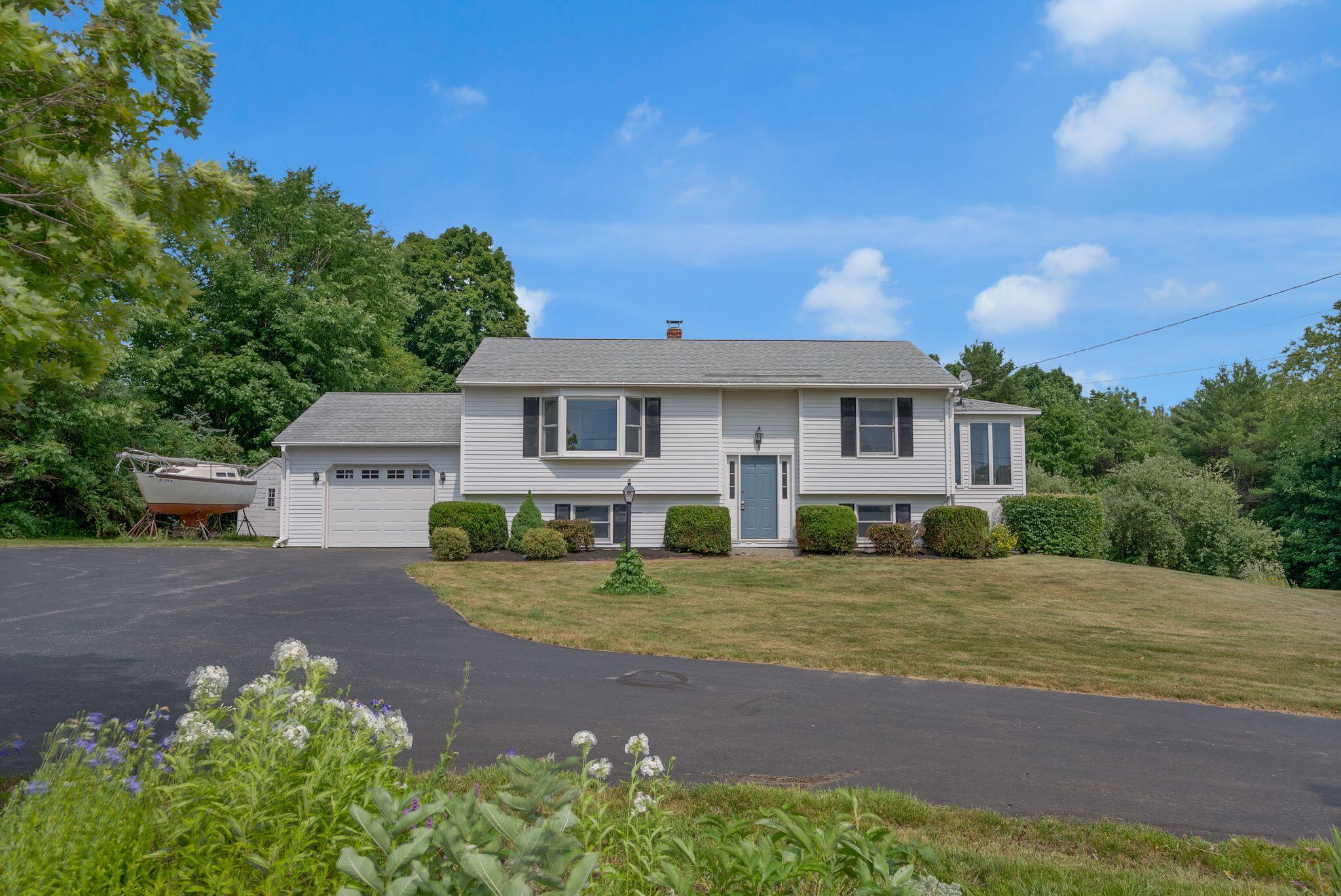 155 Ridge Road, Lisbon, ME 04252 Welcome to 155 Ridge Road in Lisbon.