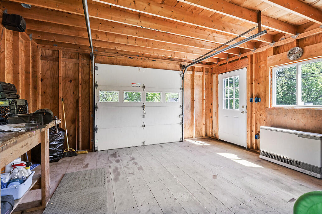 Shop/garage