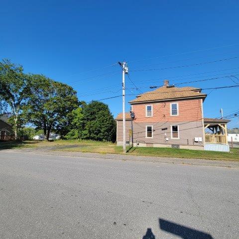 49 W Broadway, Lincoln, ME, 04457
