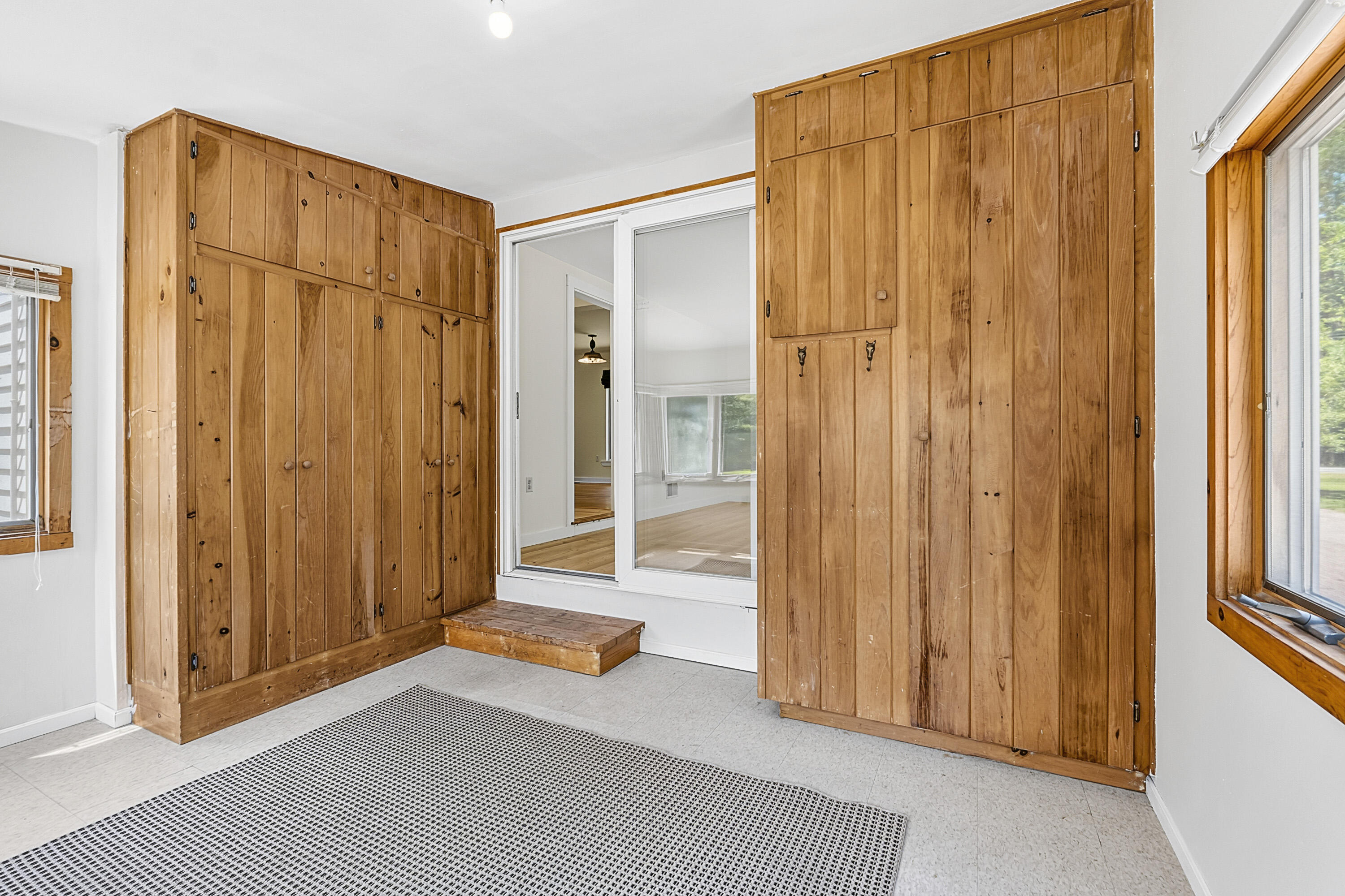505 Foreside Road, Topsham, ME 04086 Mudroom entry