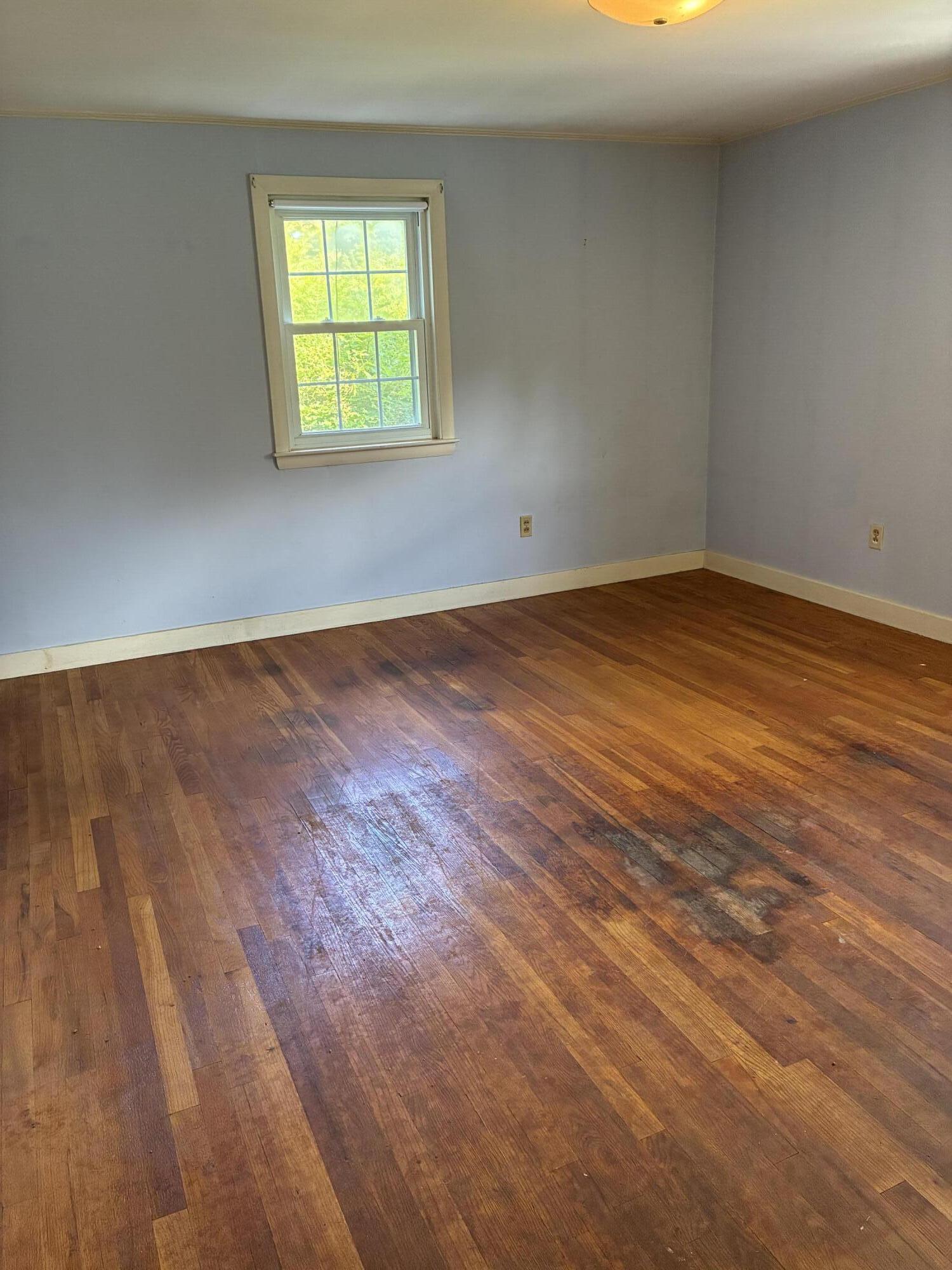 2nd bedroom with carpet removed