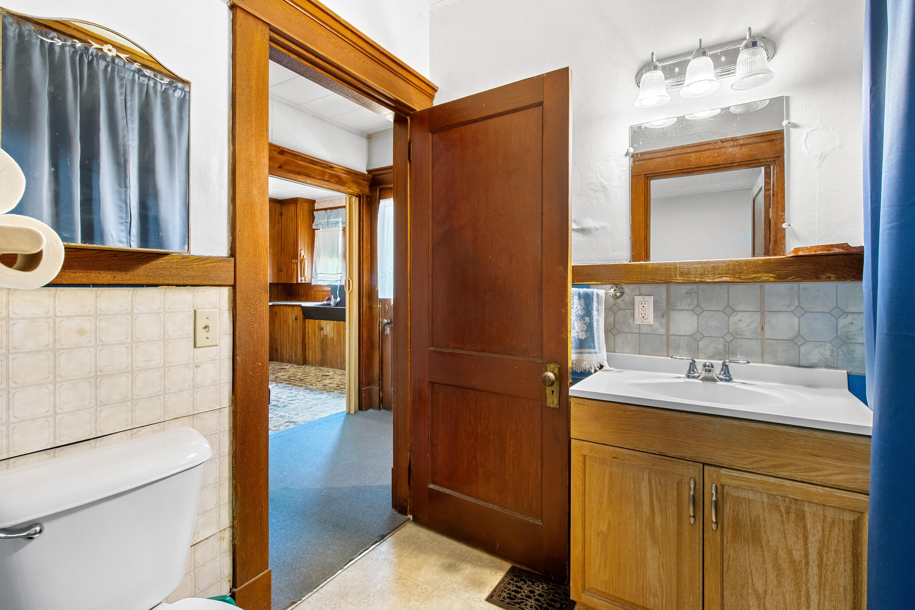 28 Main Street HIll 12