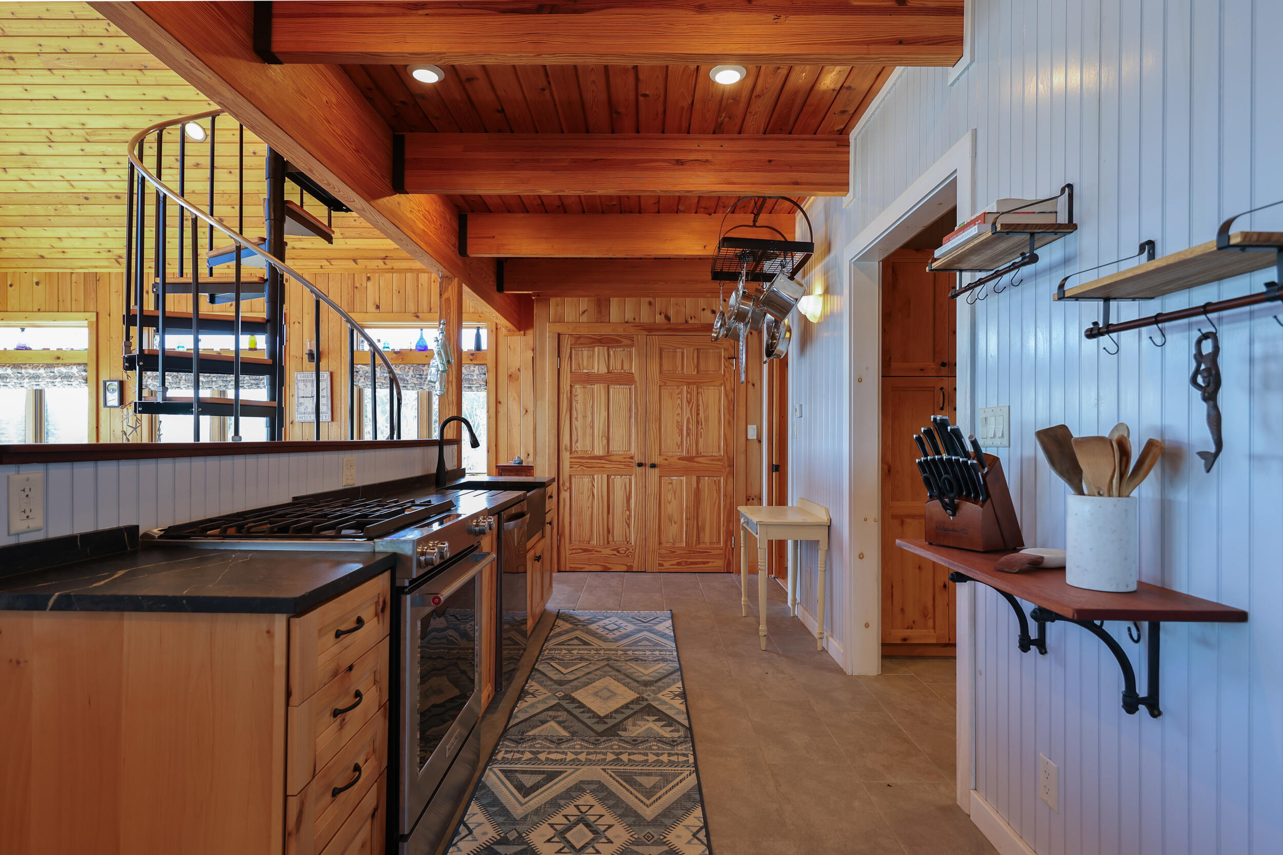 28 City Point Road, Vinalhaven, ME, 04863