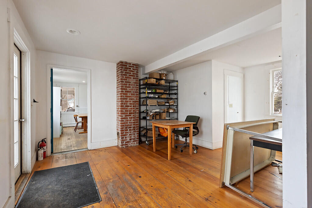 903 Western Avenue, Manchester, ME, 04351