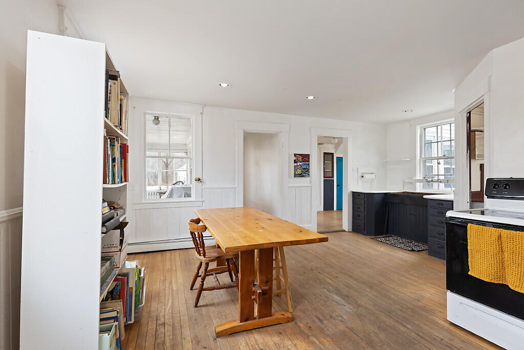 903 Western Avenue, Manchester, ME, 04351