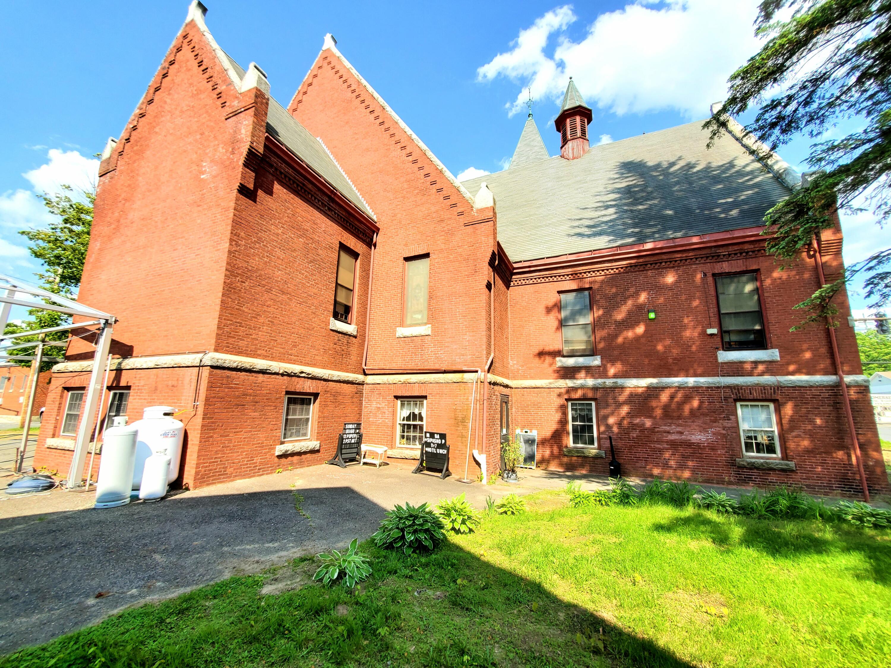 98 Main Street, Madison, ME, 04950