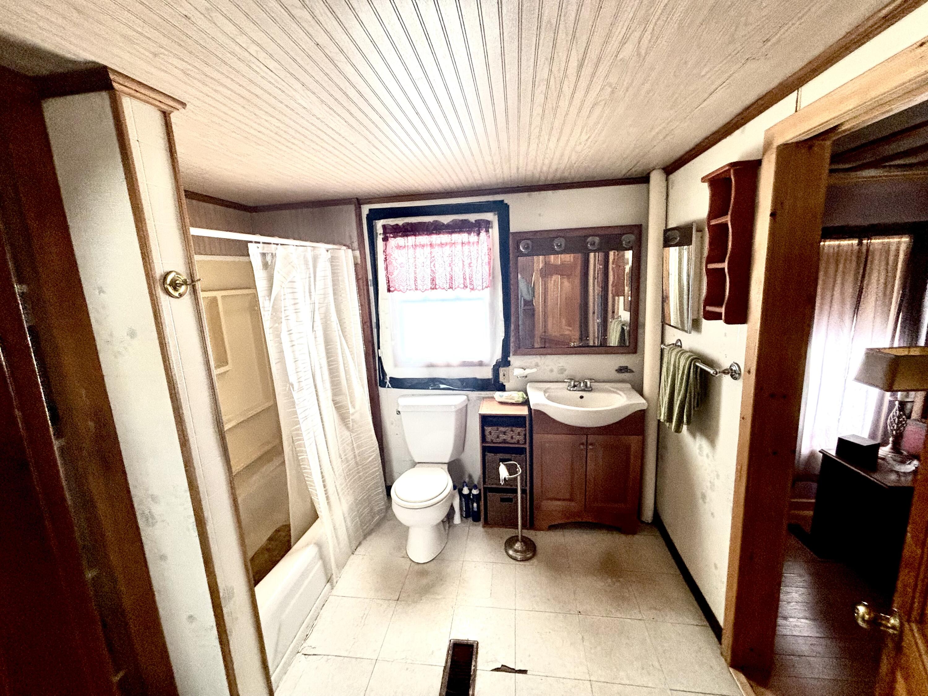 6 Horseshoe Road, Medway, ME, 04460