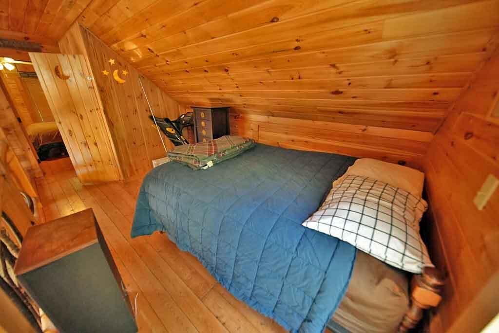 loft-bedroom-maine-lake-cab
