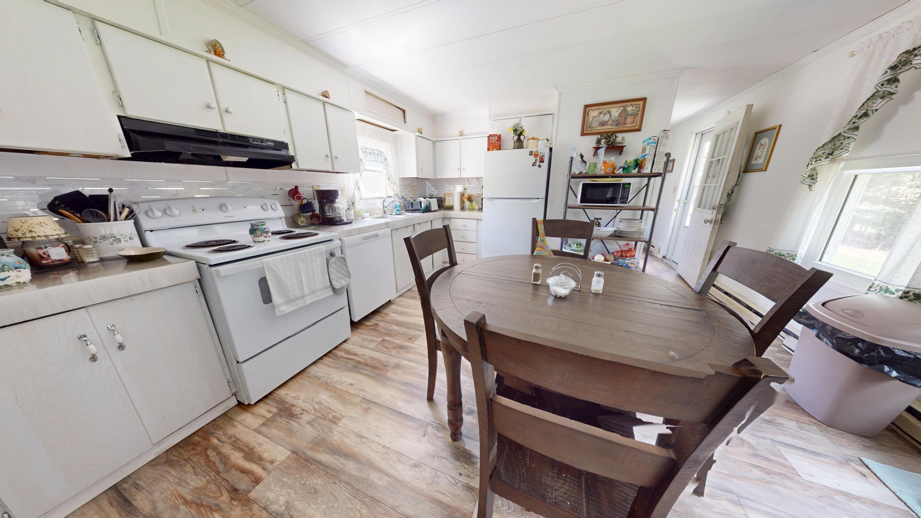 6. Eat-In Kitchen