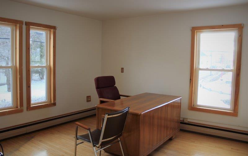 49 W Broadway, Lincoln, ME, 04457