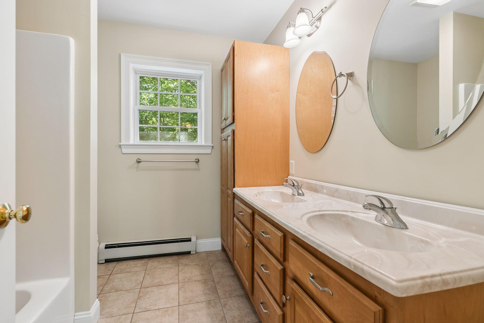 Primary en-suite bathroom with double vanity