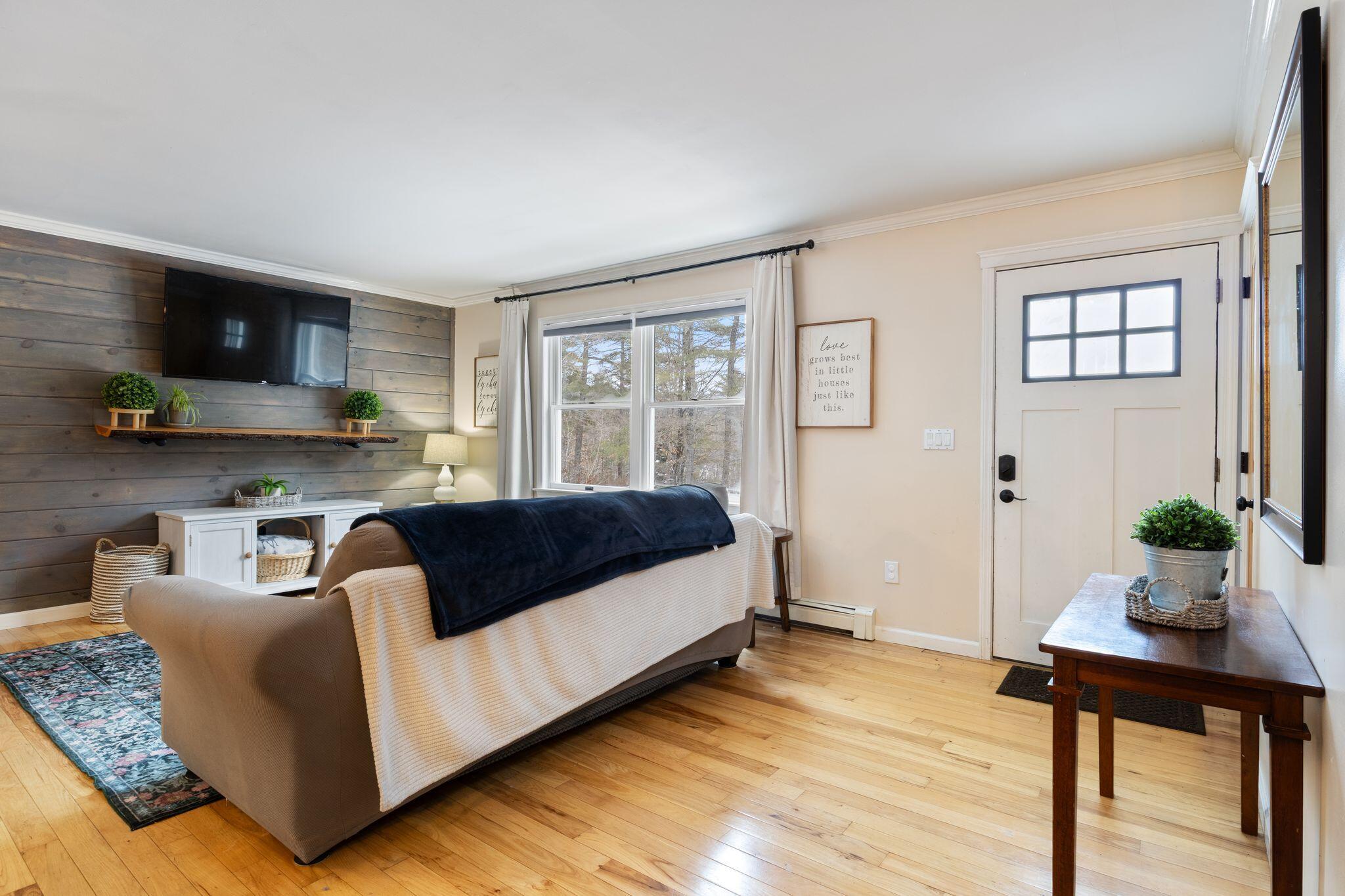 15 Monroe Drive, Naples, ME, 04055