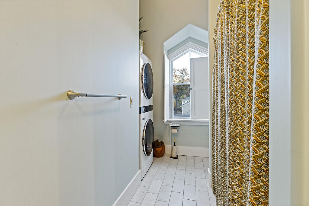 15 Middle Street UNIT 3, Hallowell, ME, 04347