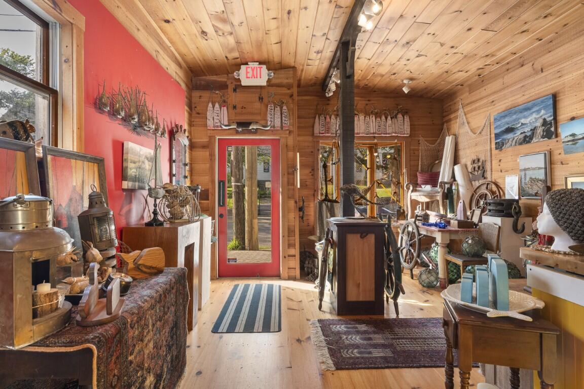 10 Mckown Street, Boothbay Harbor, ME, 04538