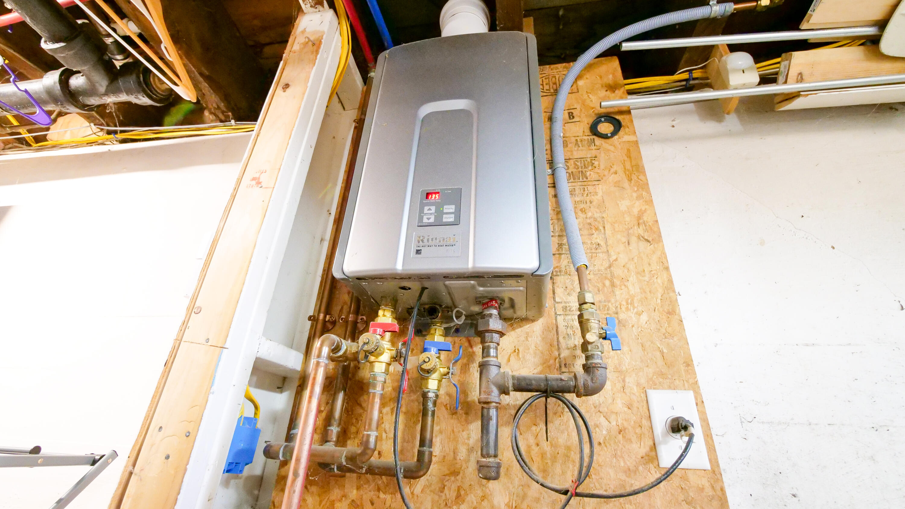 16 Gardner Road, Orono, ME, 04473