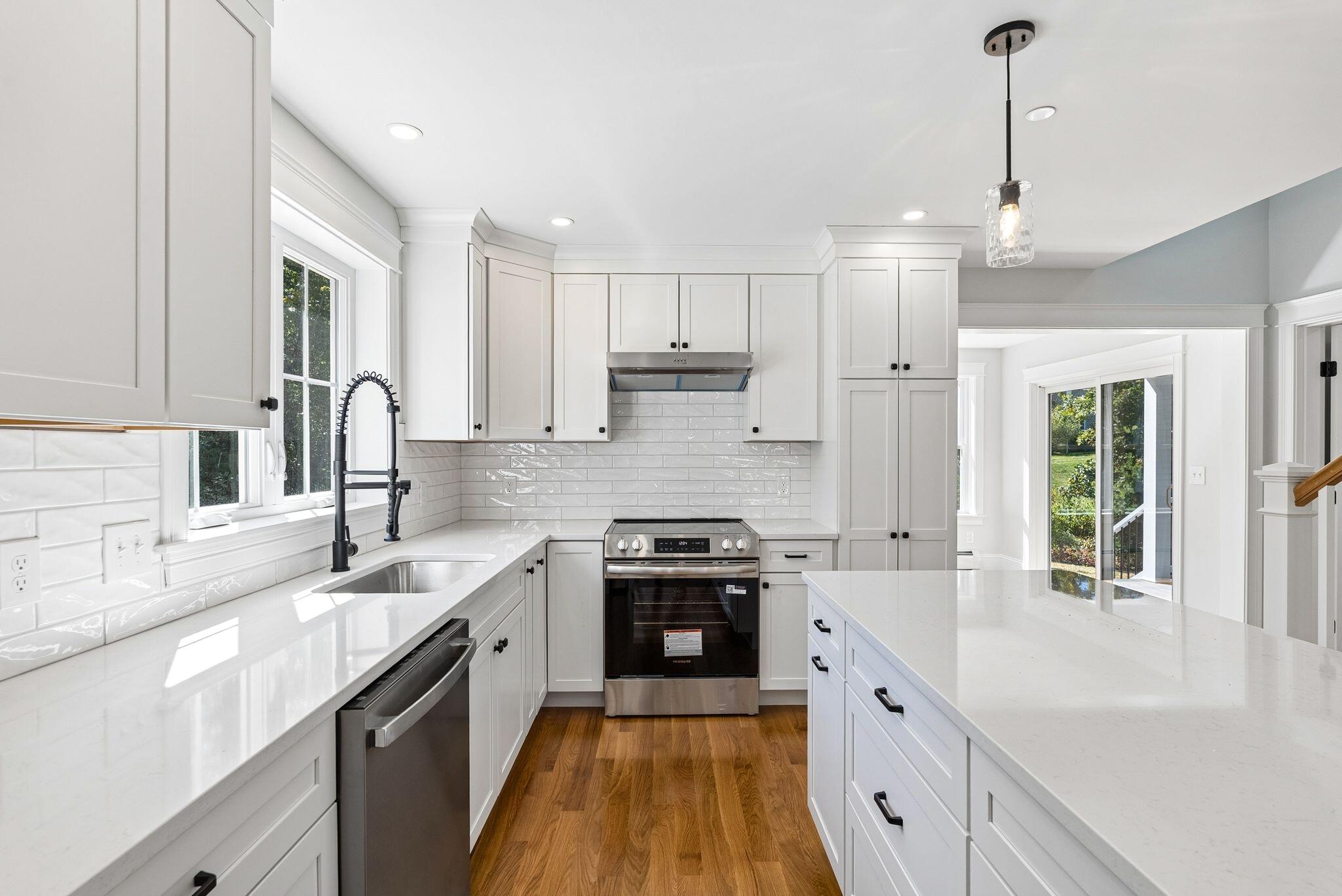 60 Brandy Lane, Portland, ME 04103 Stainless steel appliances