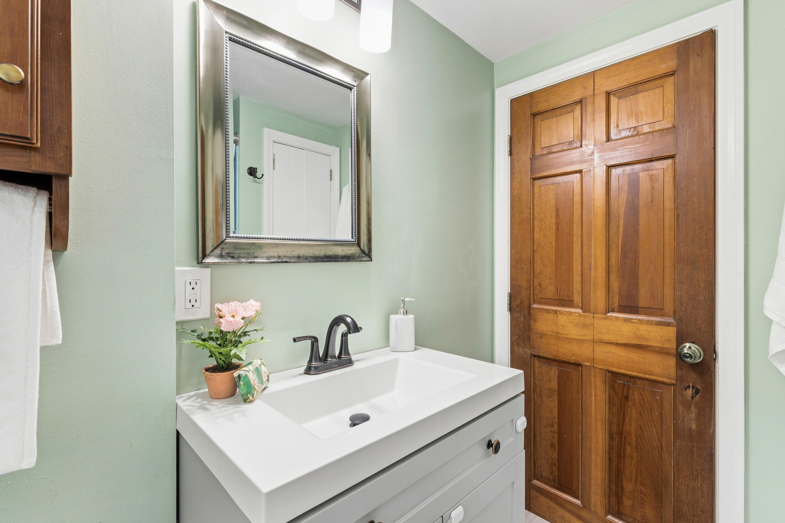 147 Pinecrest Road, Portland, ME 04102 Bathroom - Second Floor