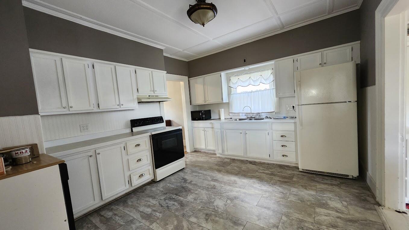 17 Bates Street, Millinocket, ME, 04462