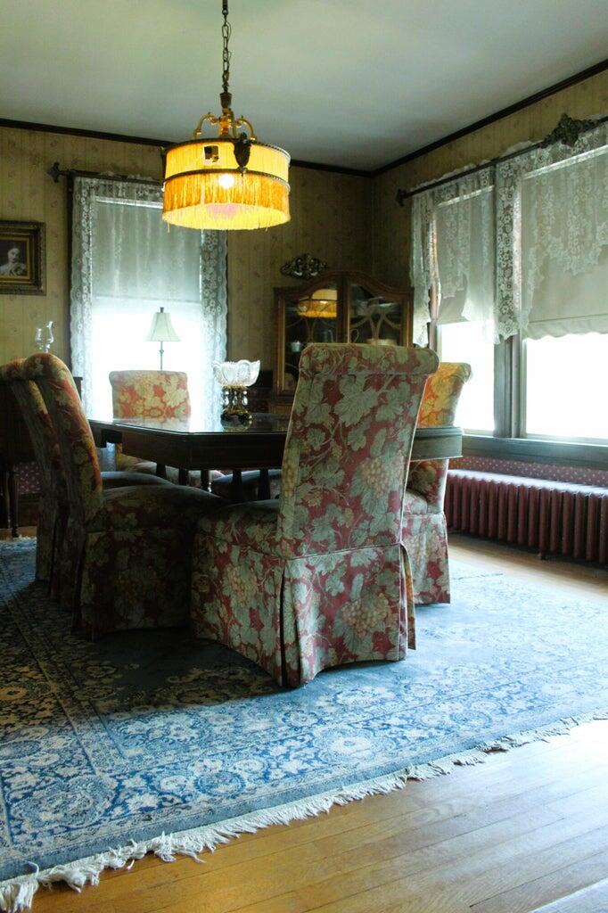 Dining or office space