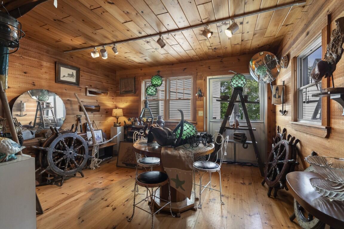 10 Mckown Street, Boothbay Harbor, ME, 04538