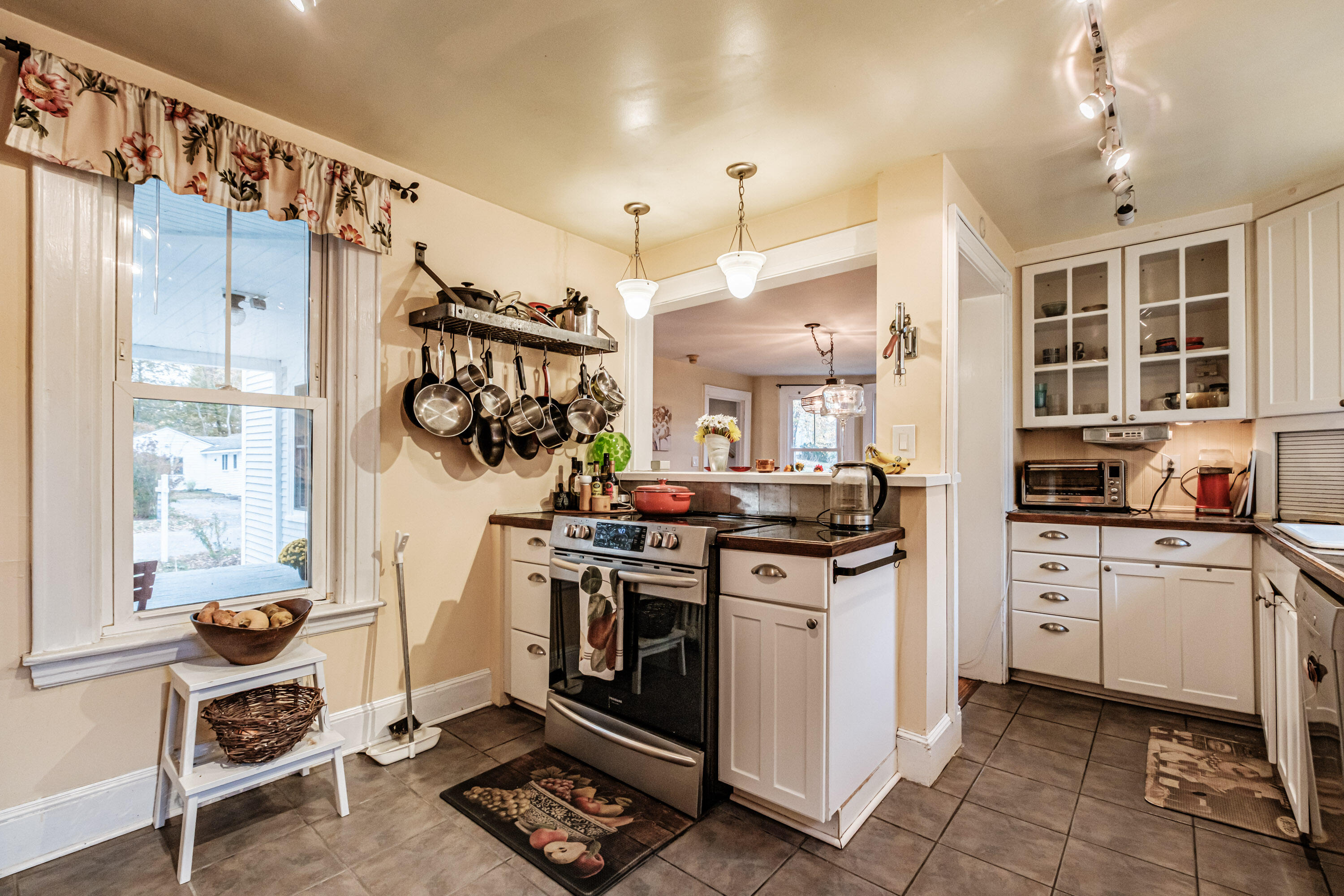 10 Whitehall Avenue, South Portland, ME, 04106