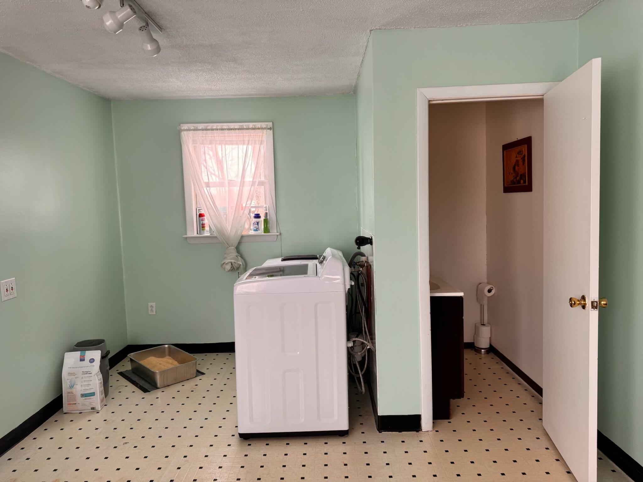 21 Thomas Avenue, Caribou, ME, 04736