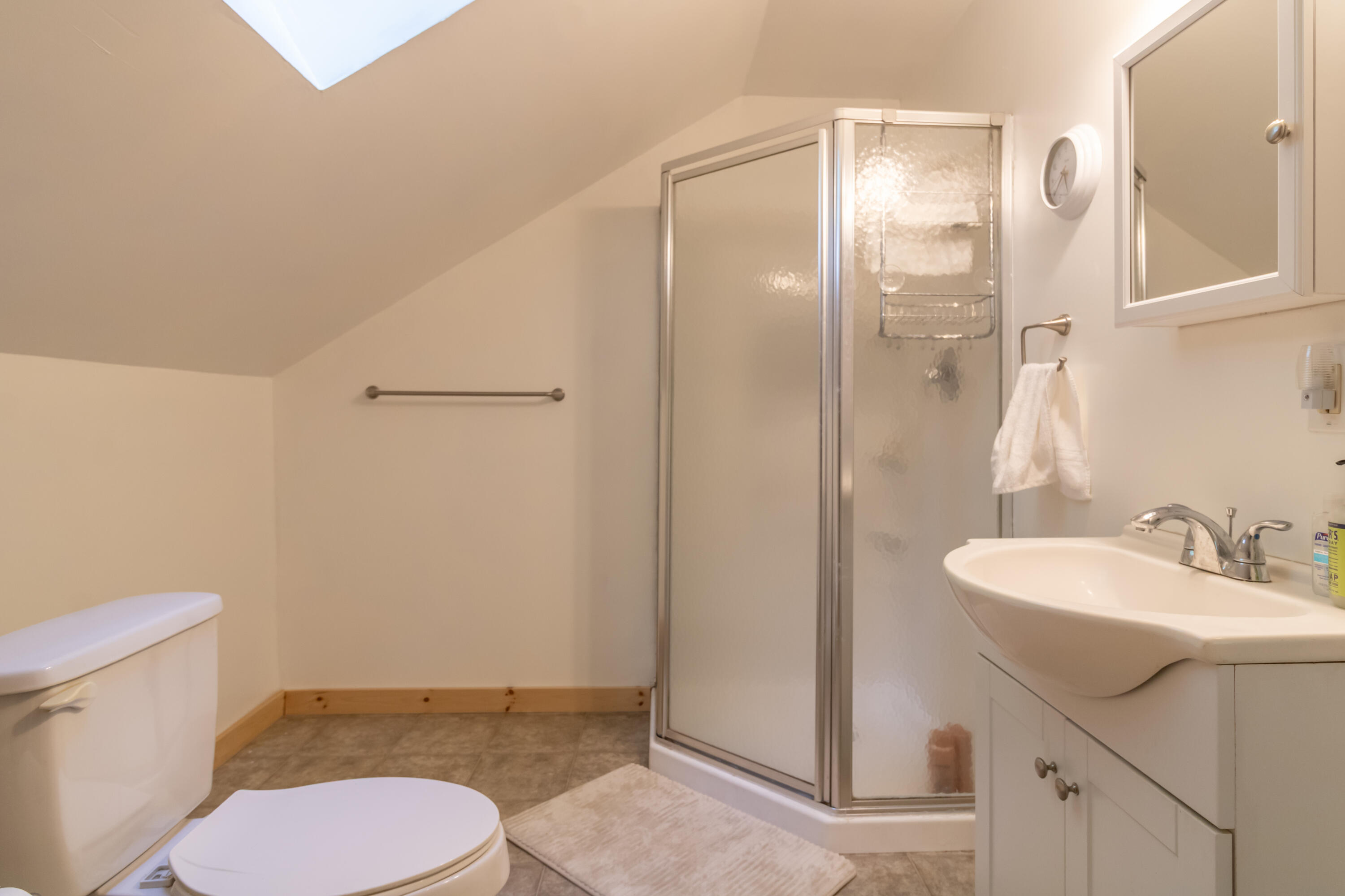 Full bath 2nd floor