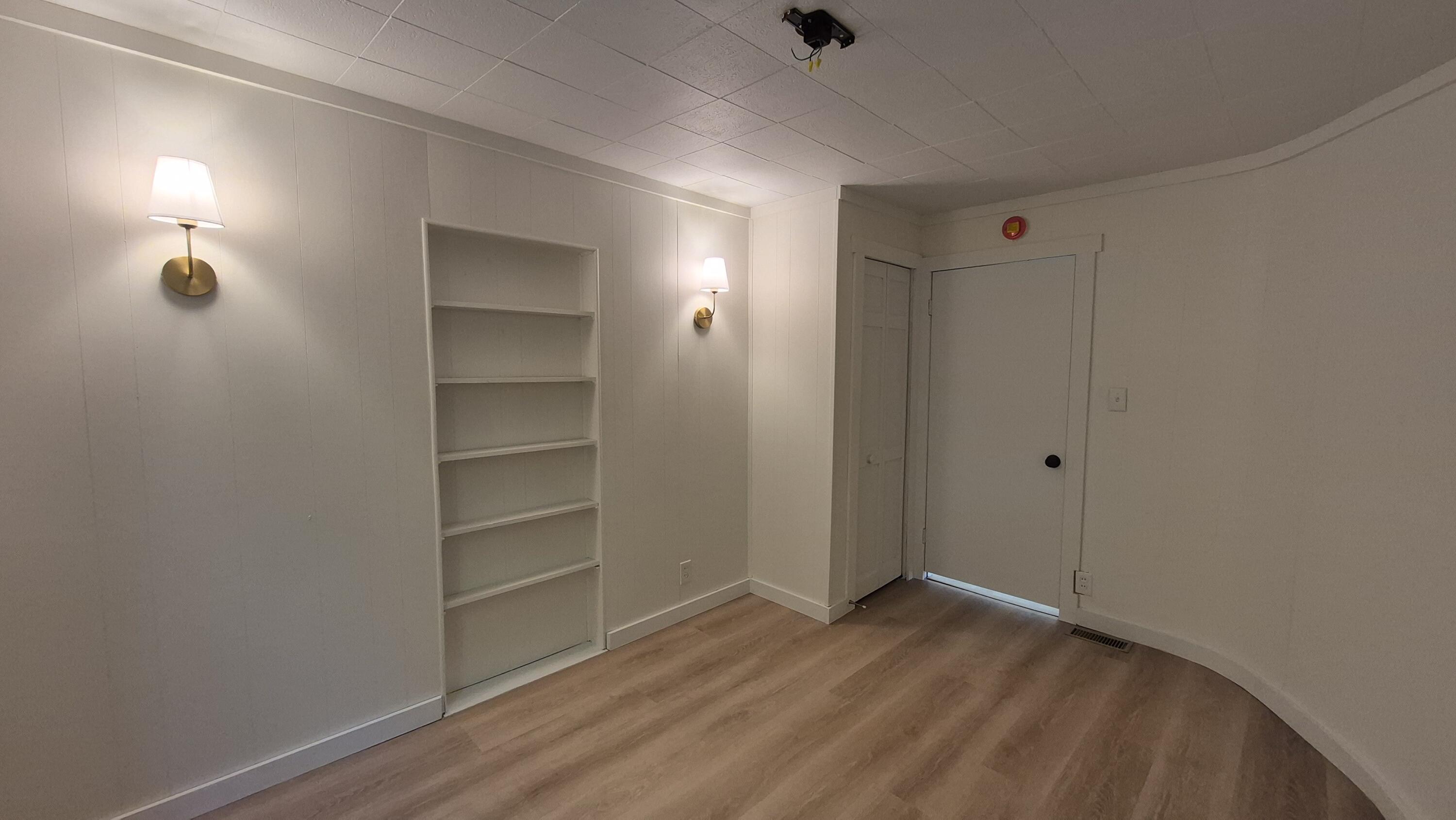 18 2nd bedroom