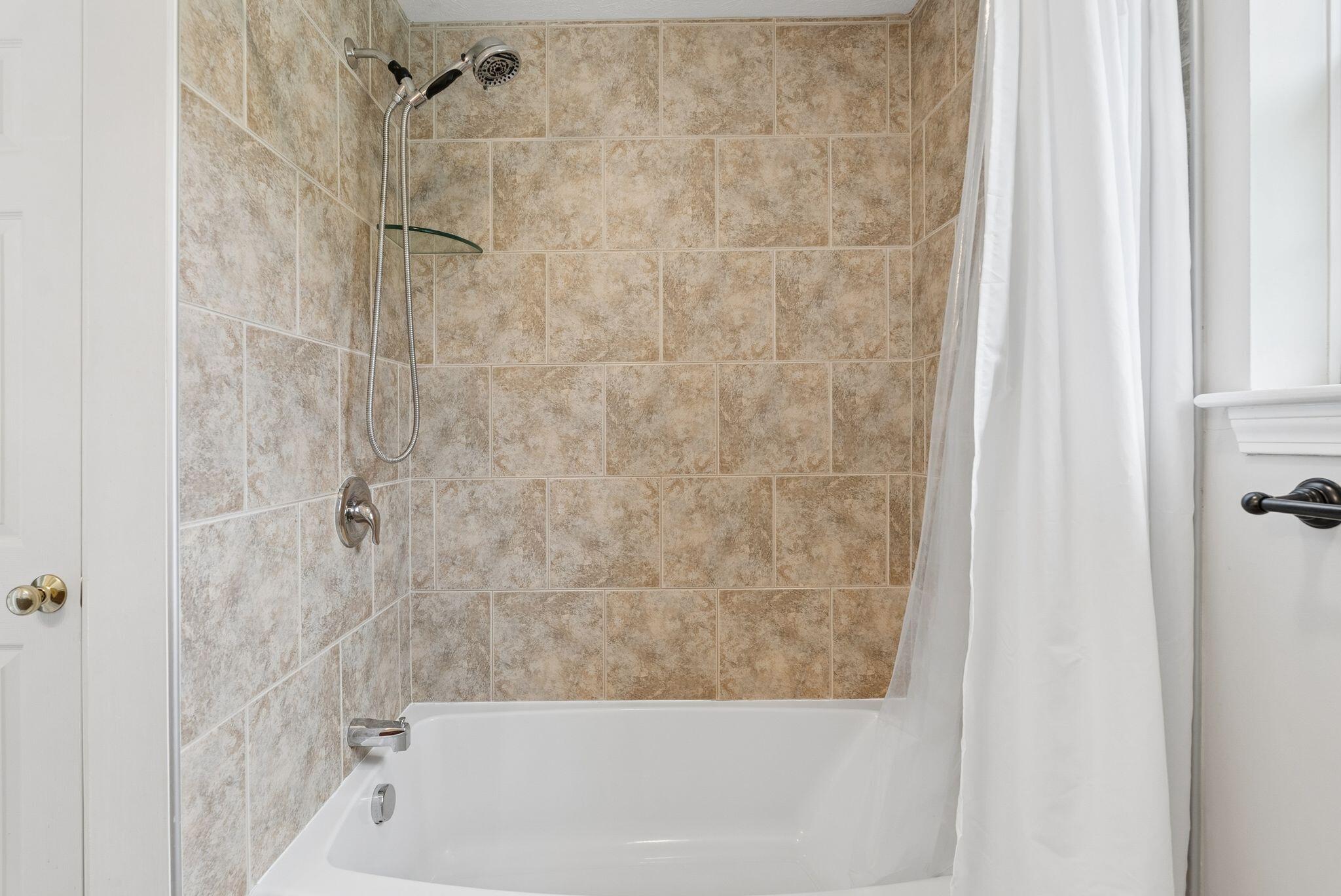 2nd Floor Full Bathroom