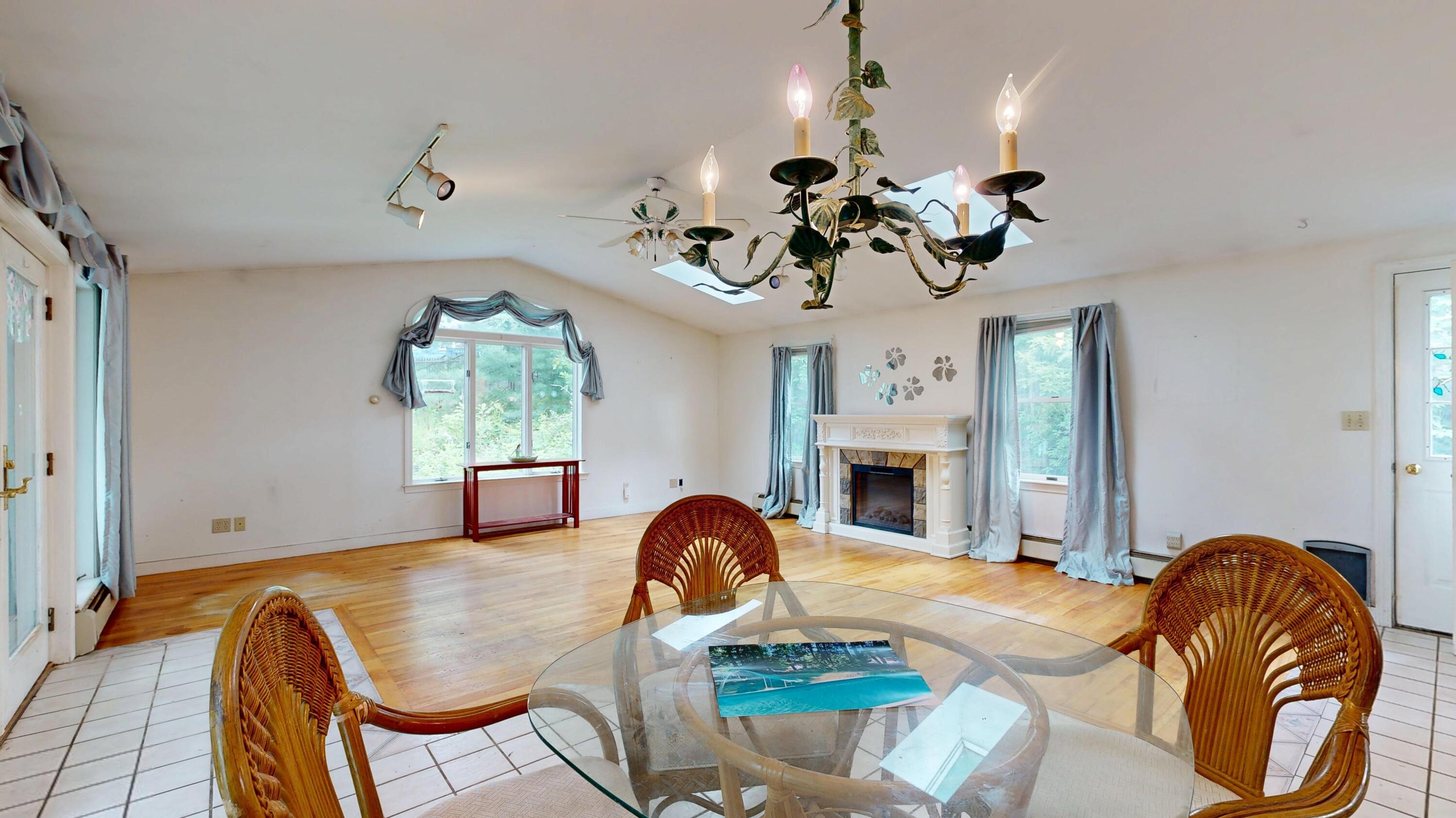 172 Sandy Hill Road, South Portland, ME 04106 Dining Area