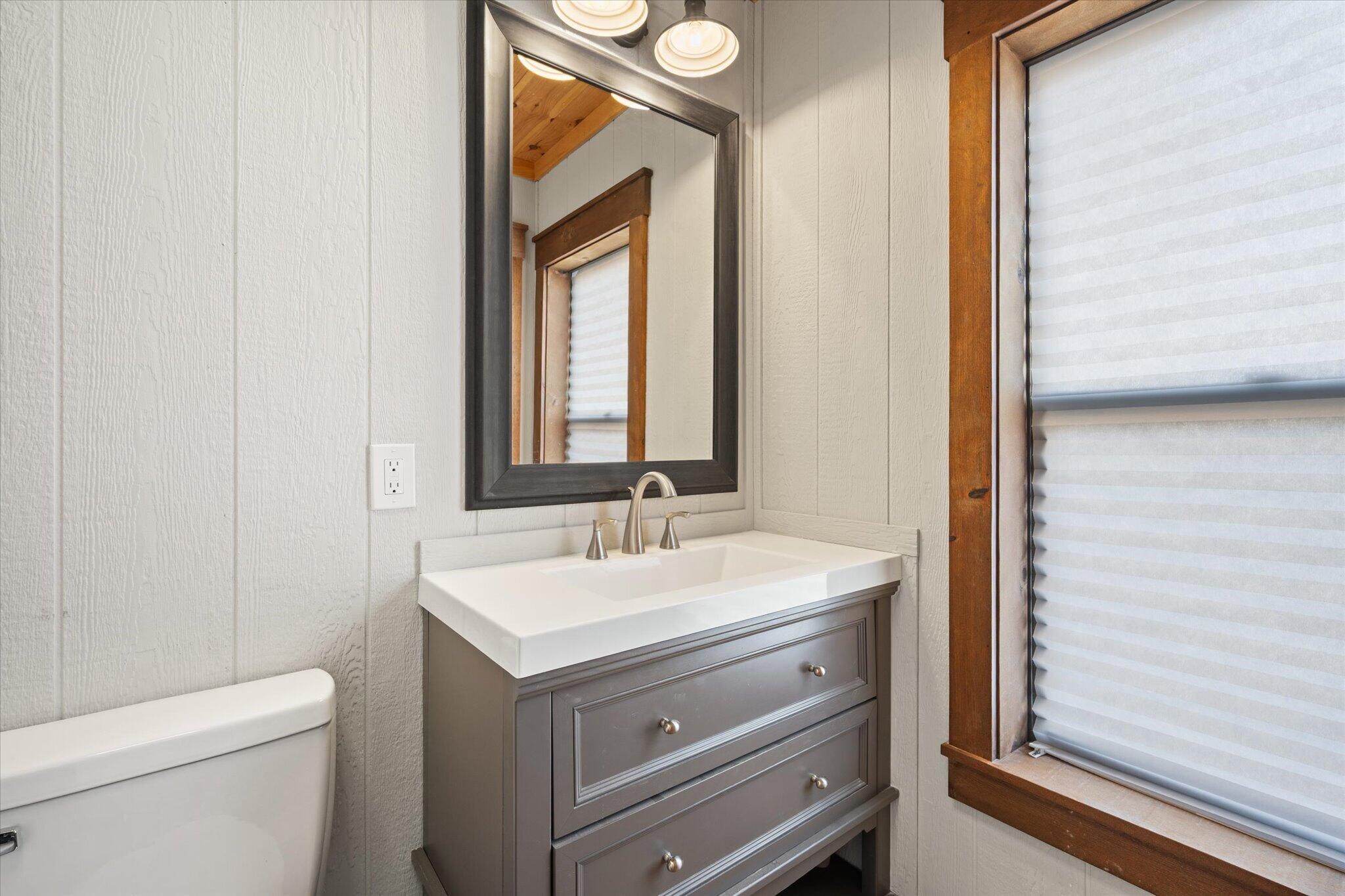 17 Hopkins Lane, Verona Island, ME, 04416