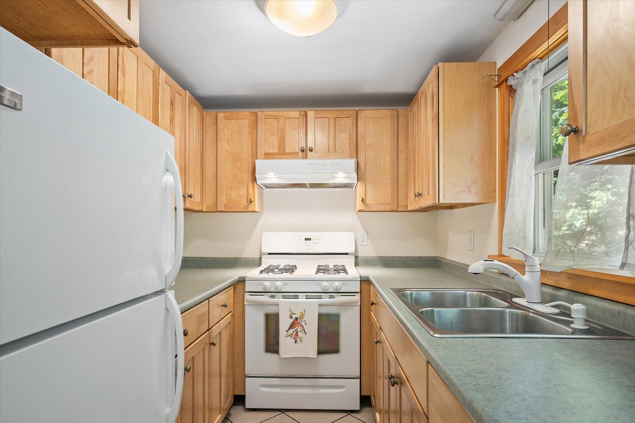 10 Maslow Square UNIT 10, Blue Hill, ME, 04614