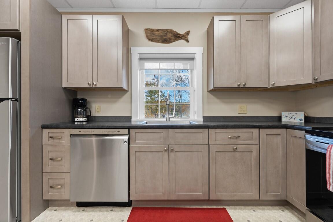 43 Oak Street, Boothbay Harbor, ME, 04538