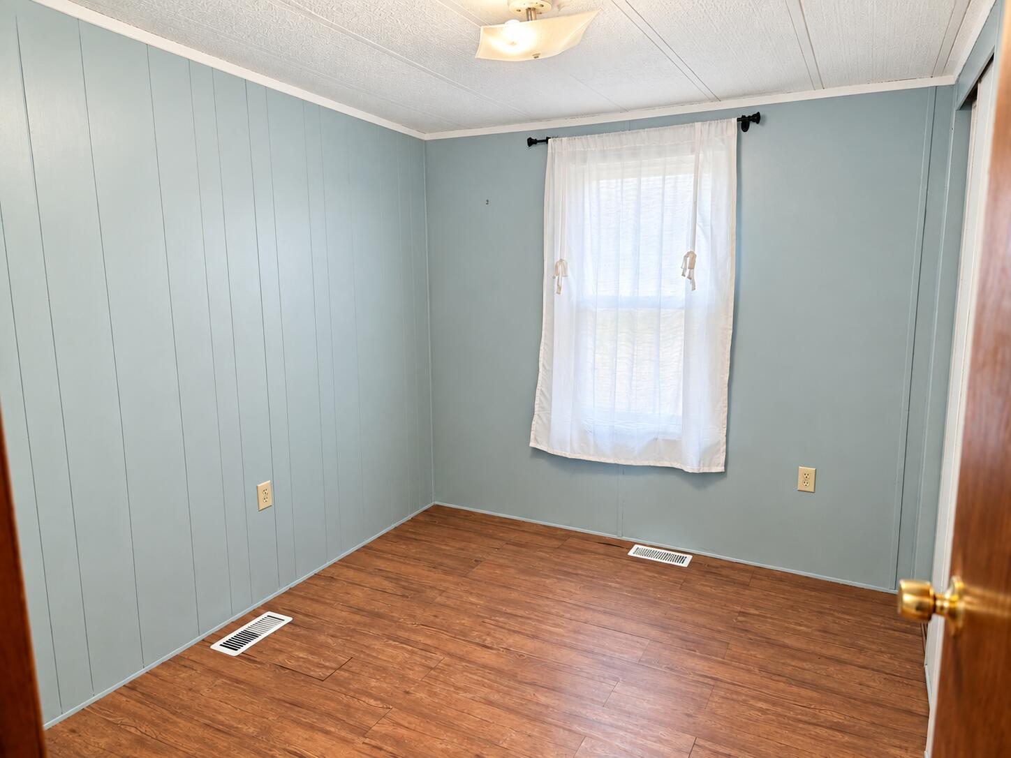 216 Cedar Street, Millinocket, ME 04462 B50B5A18-BE9D-47CE-819C-AE2690DA9868
