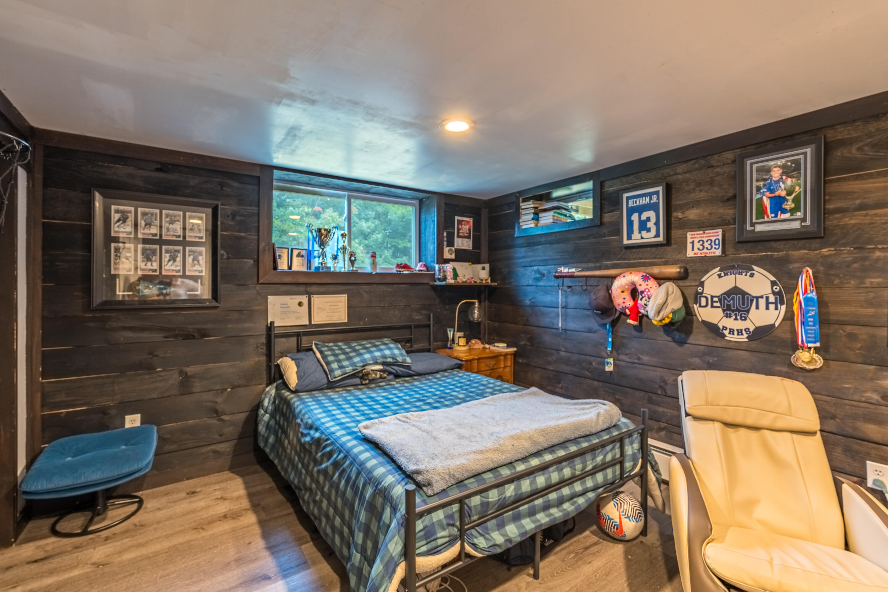 42 East Oxford Road, Paris, ME, 04281