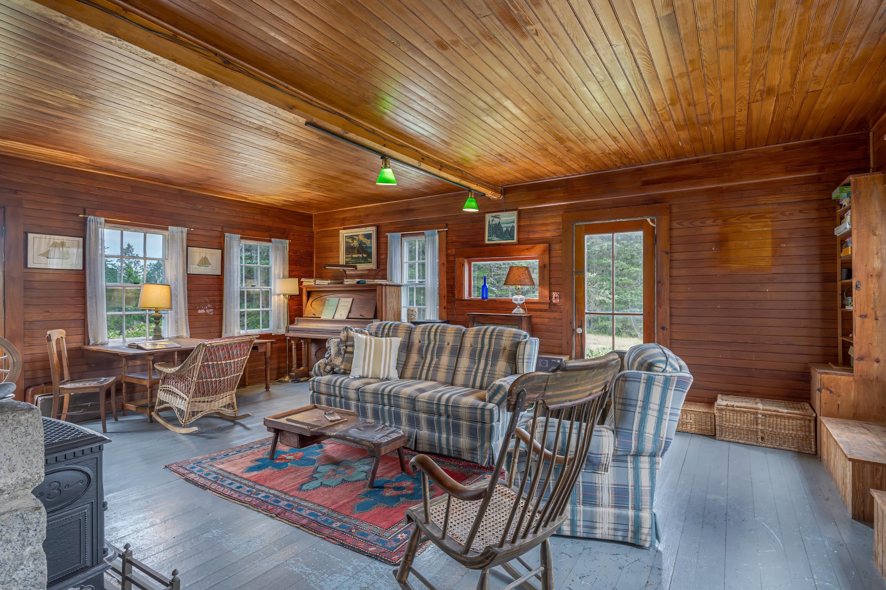 163 Back Road, Brooklin, ME 04616 Family room first floor