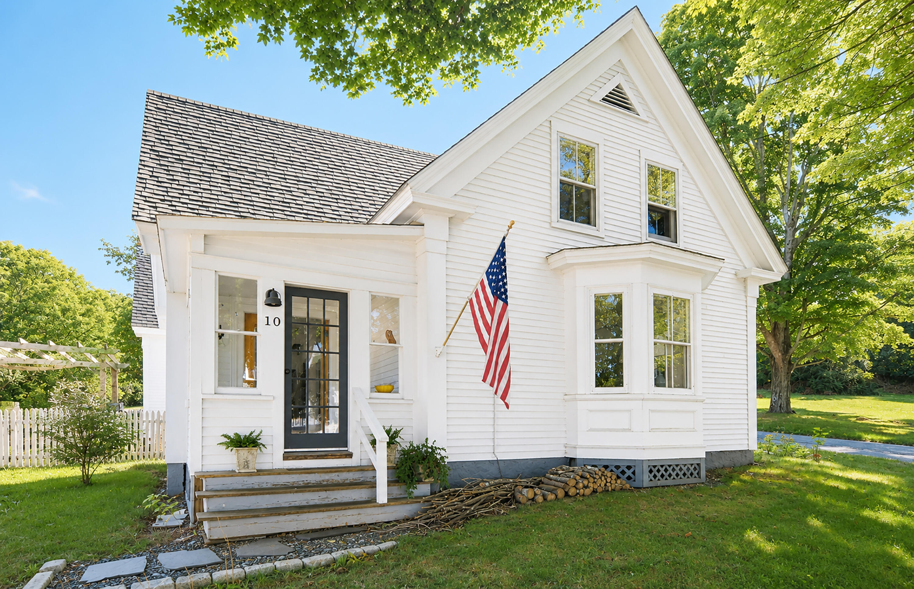 Photo of 10 Church Street Deer Isle ME 04627