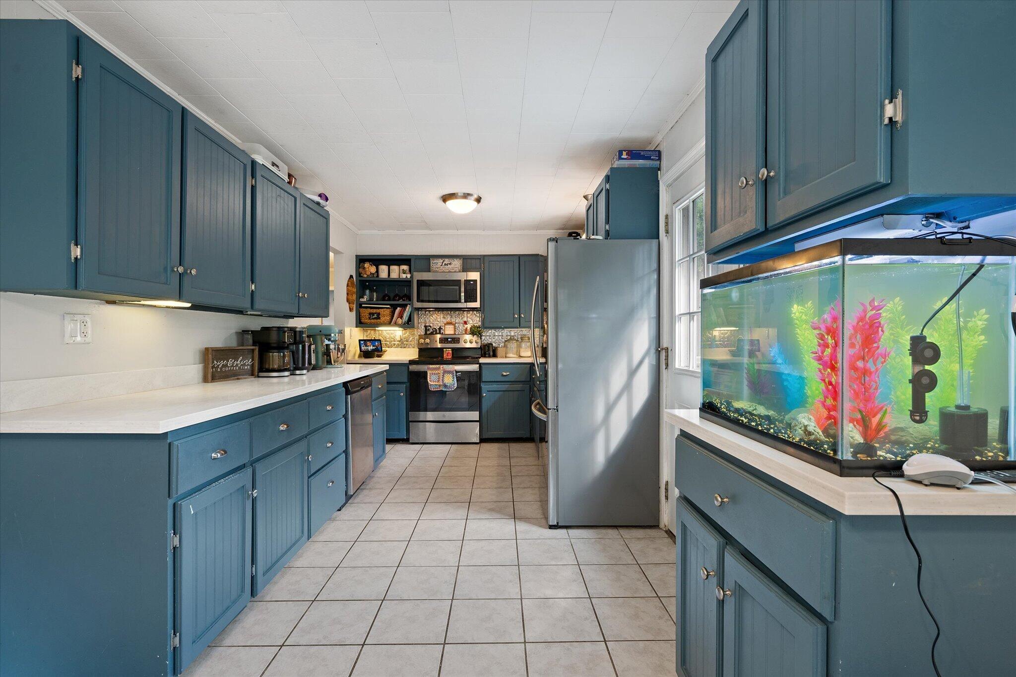 24 Coldbrook Road, Hampden, ME 04444 18-Kitchen
