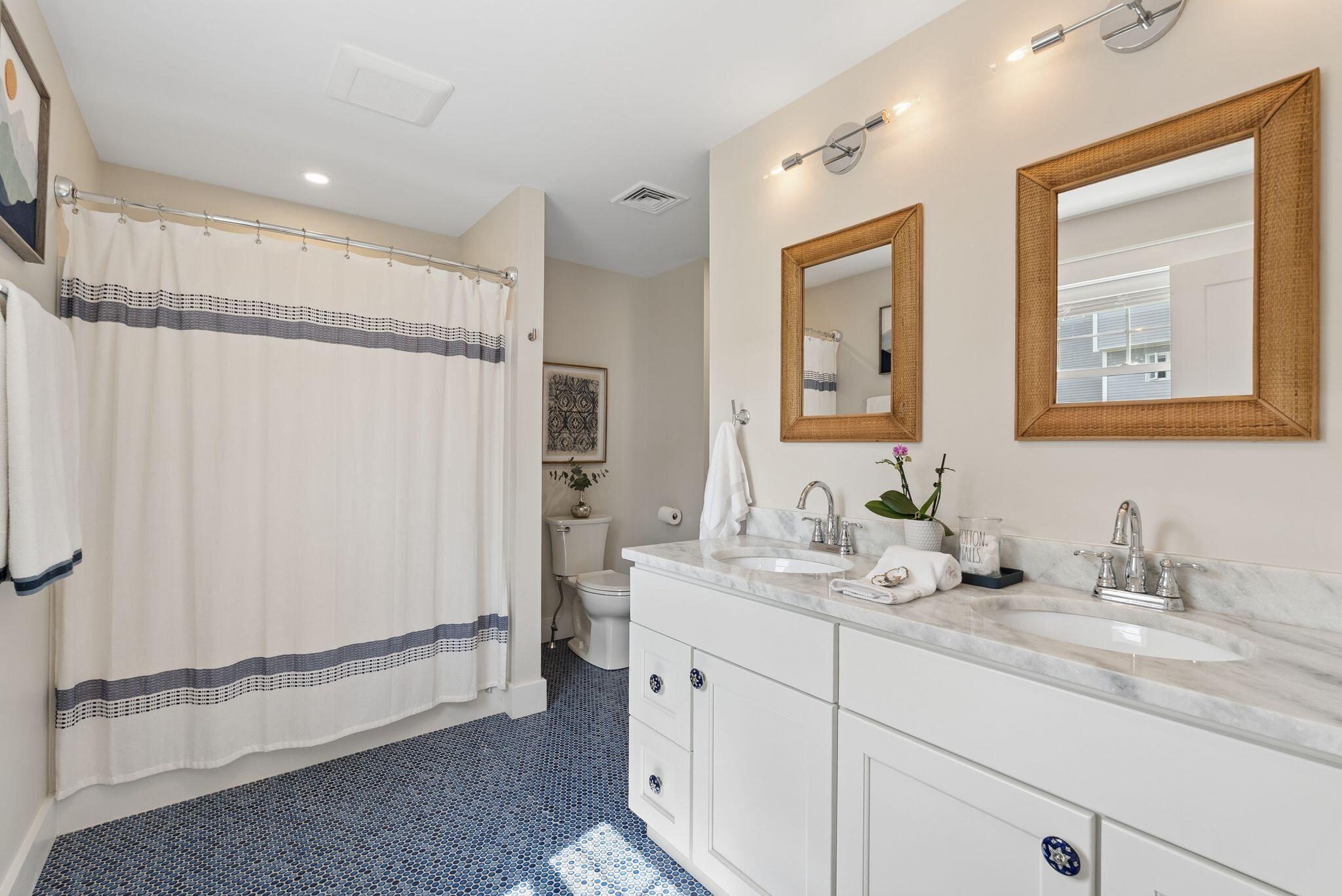 Upstairs Full Bathroom #2