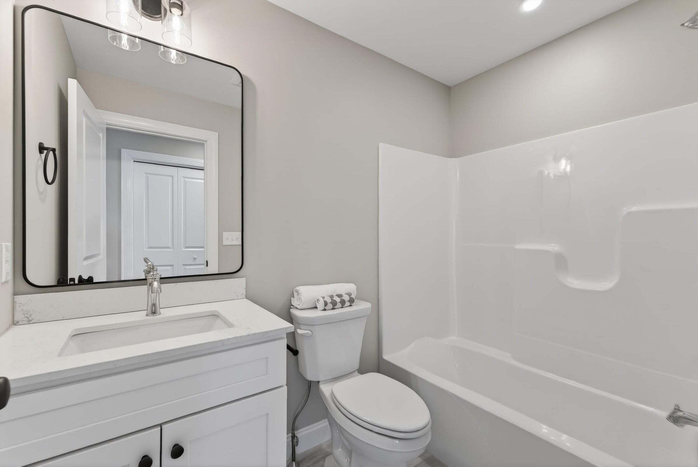 Full hall bath