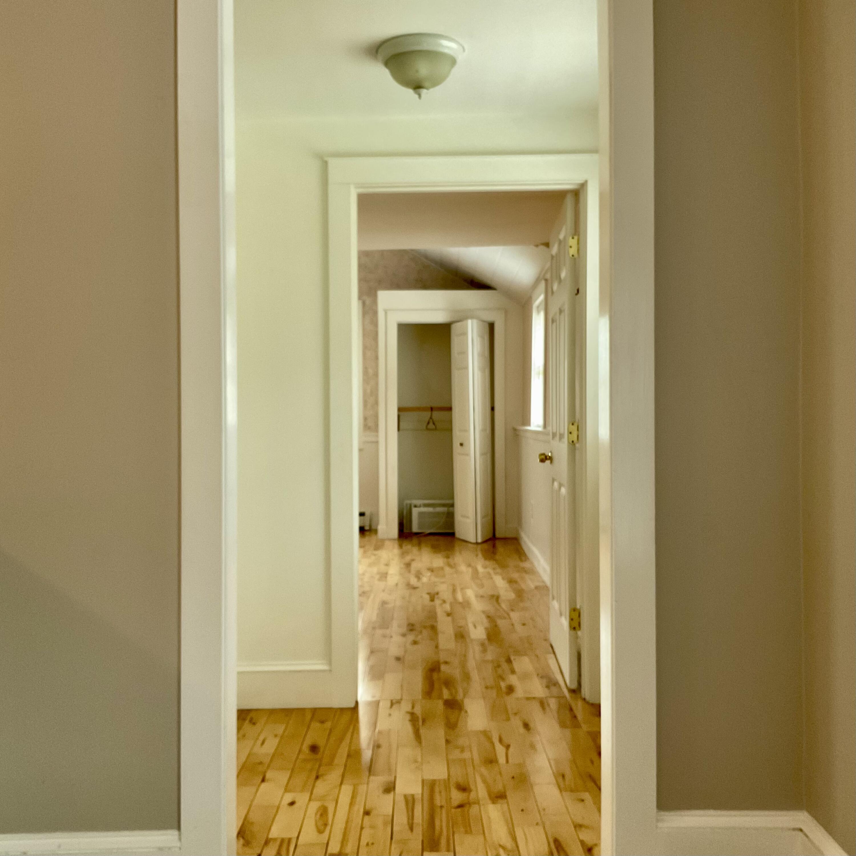 PRIVATE HALL TO PRIMARY BR AND BATH FROM MAIN HALLWAY