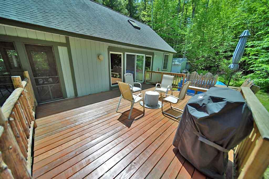 vacation-place-maine-deck