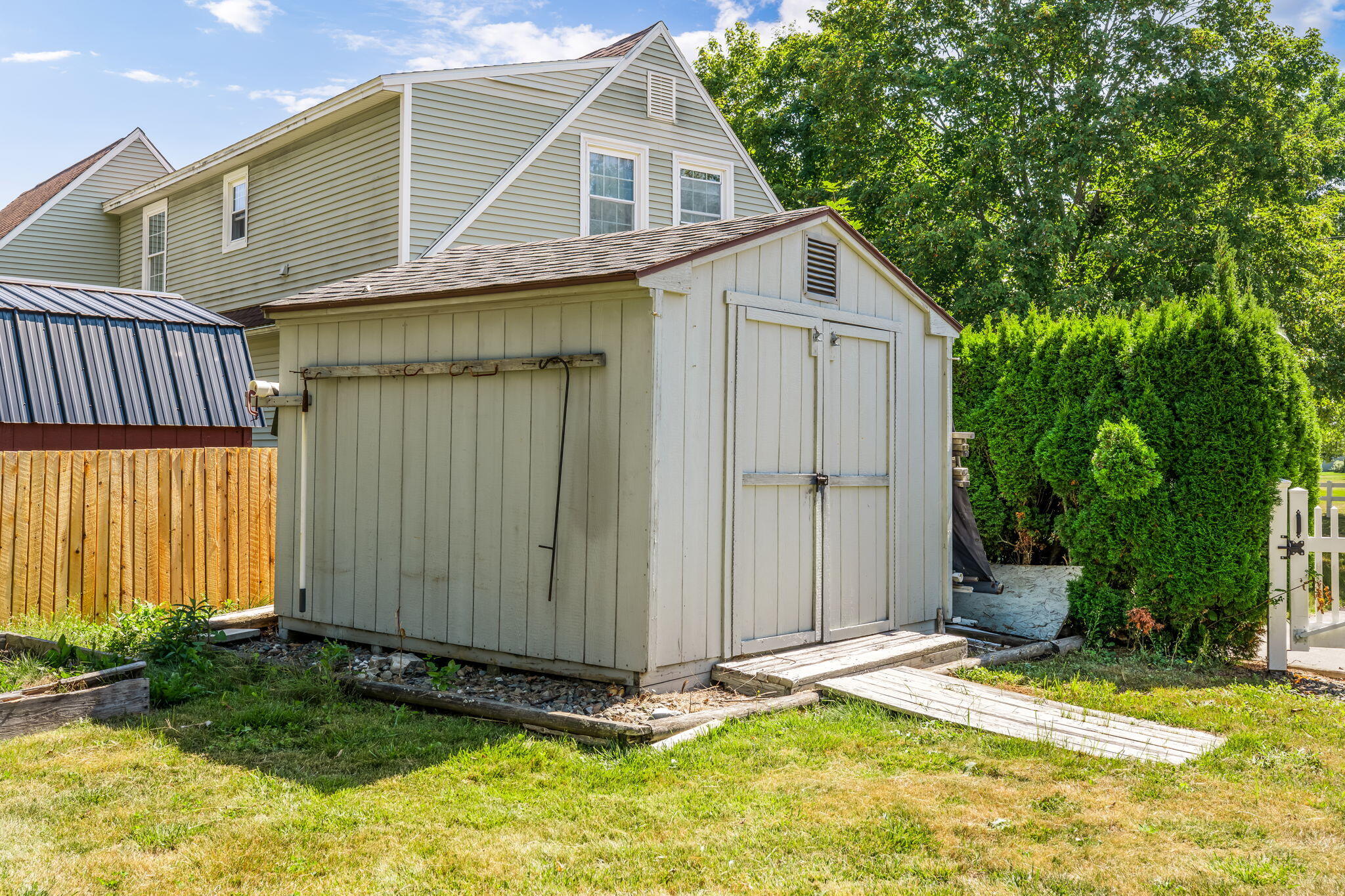 50 Laurel Circle, Bangor, ME 04401 Spacious shed
