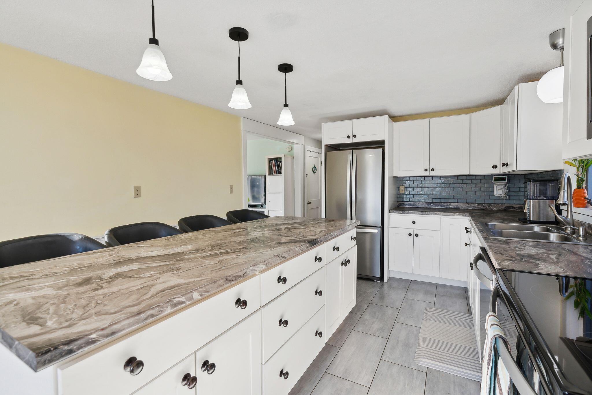 81 Maple Avenue