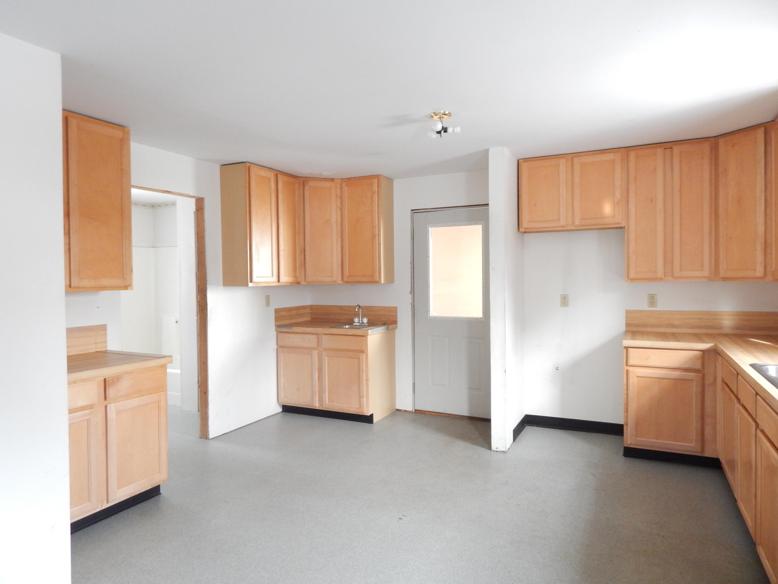 19 Park Street, Paris, ME, 04281