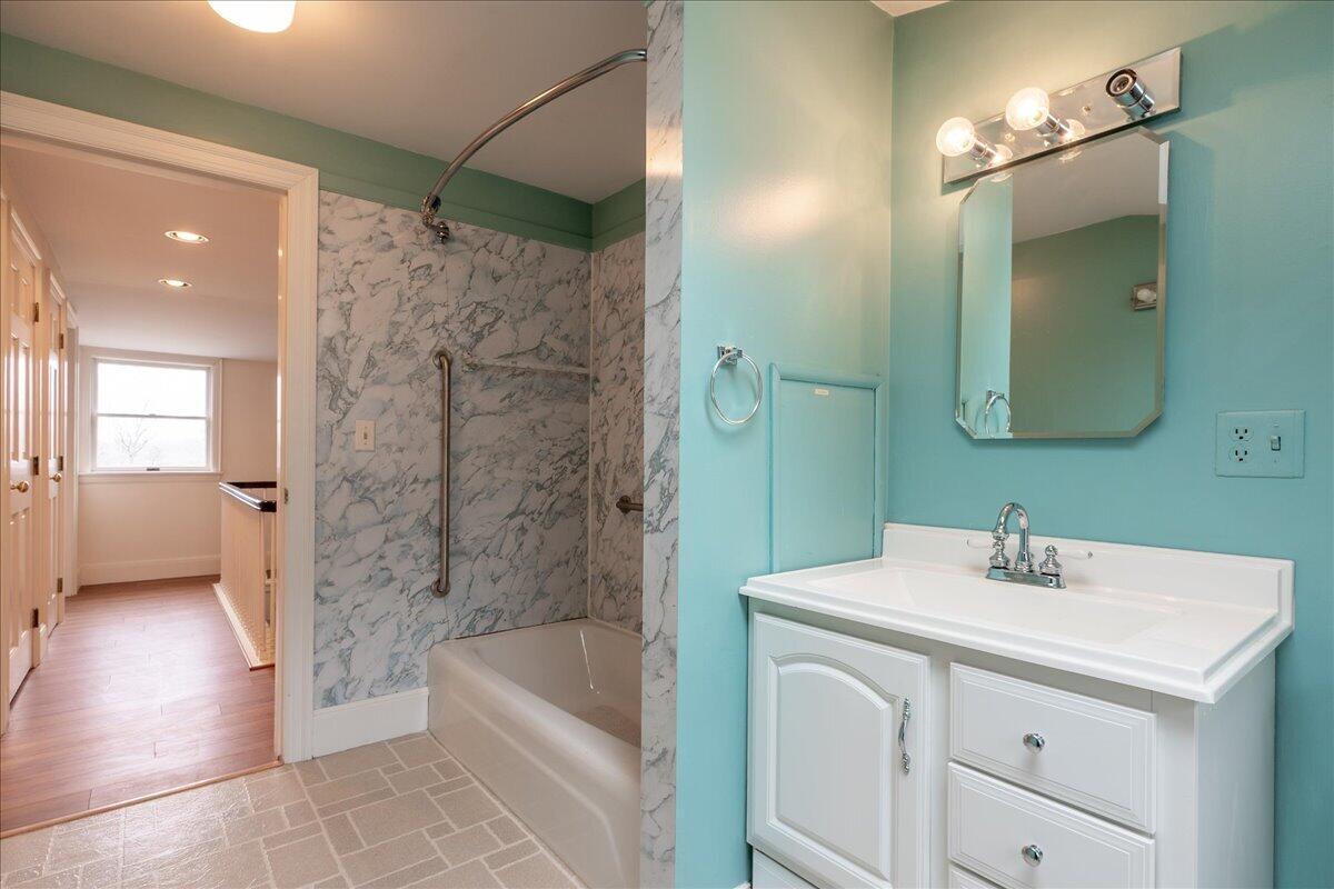 200 Mistic Avenue, Rockport, ME, 04856