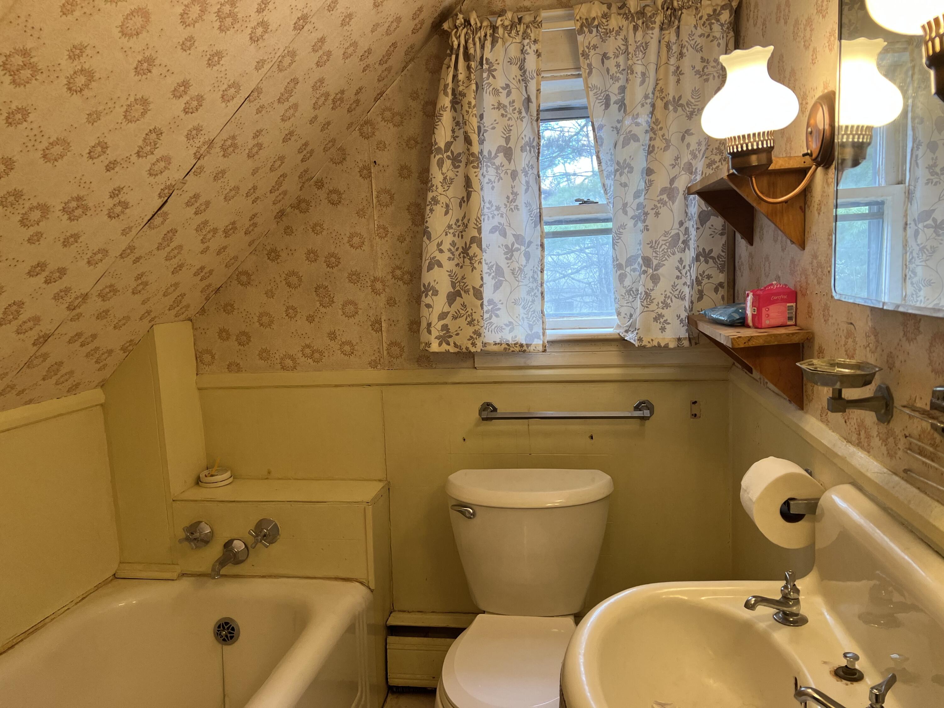 63 Rideout Avenue, Lewiston, ME, 04240